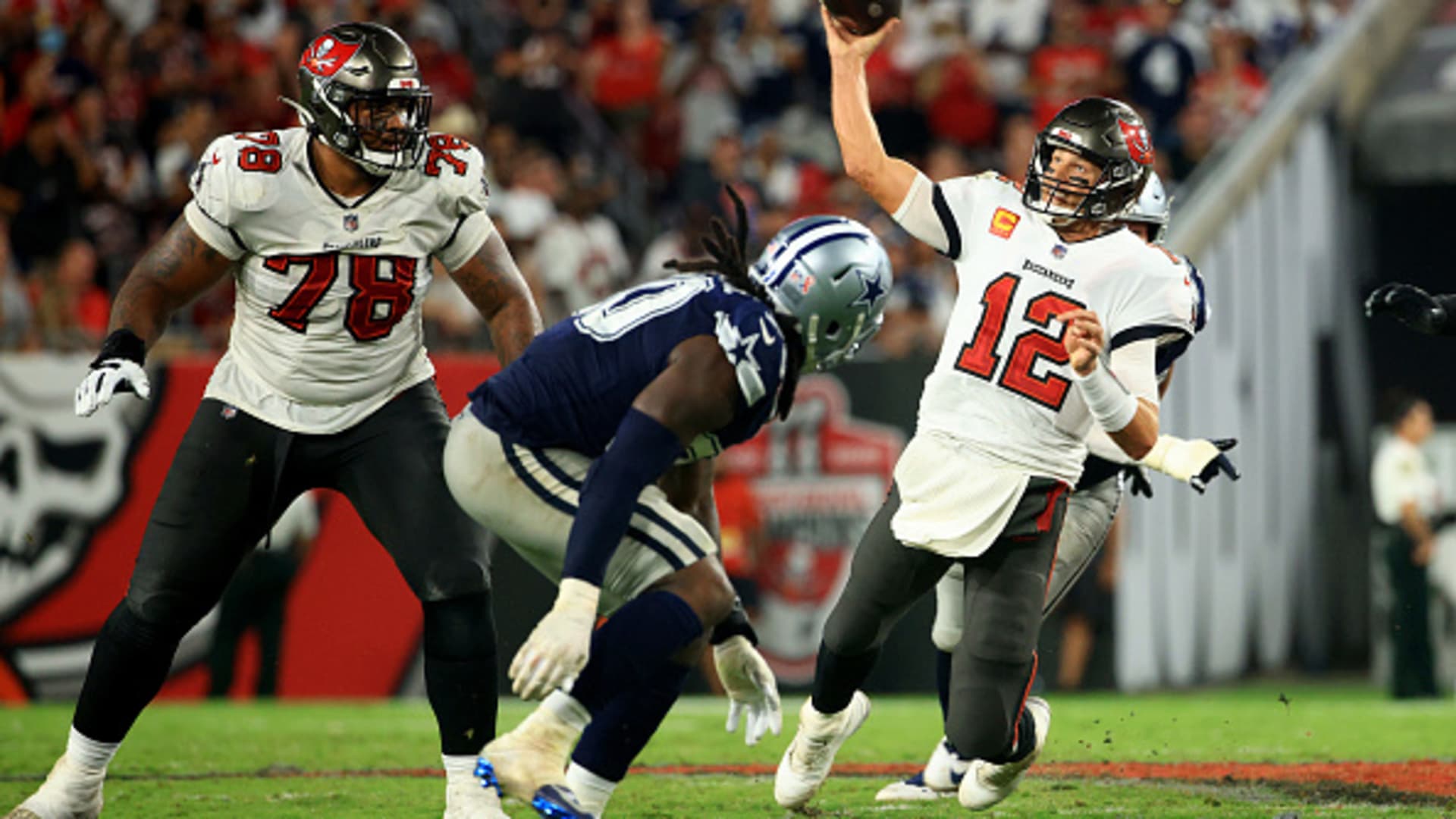 What time is Dallas Cowboys vs. Tampa Bay Buccaneers kickoff?