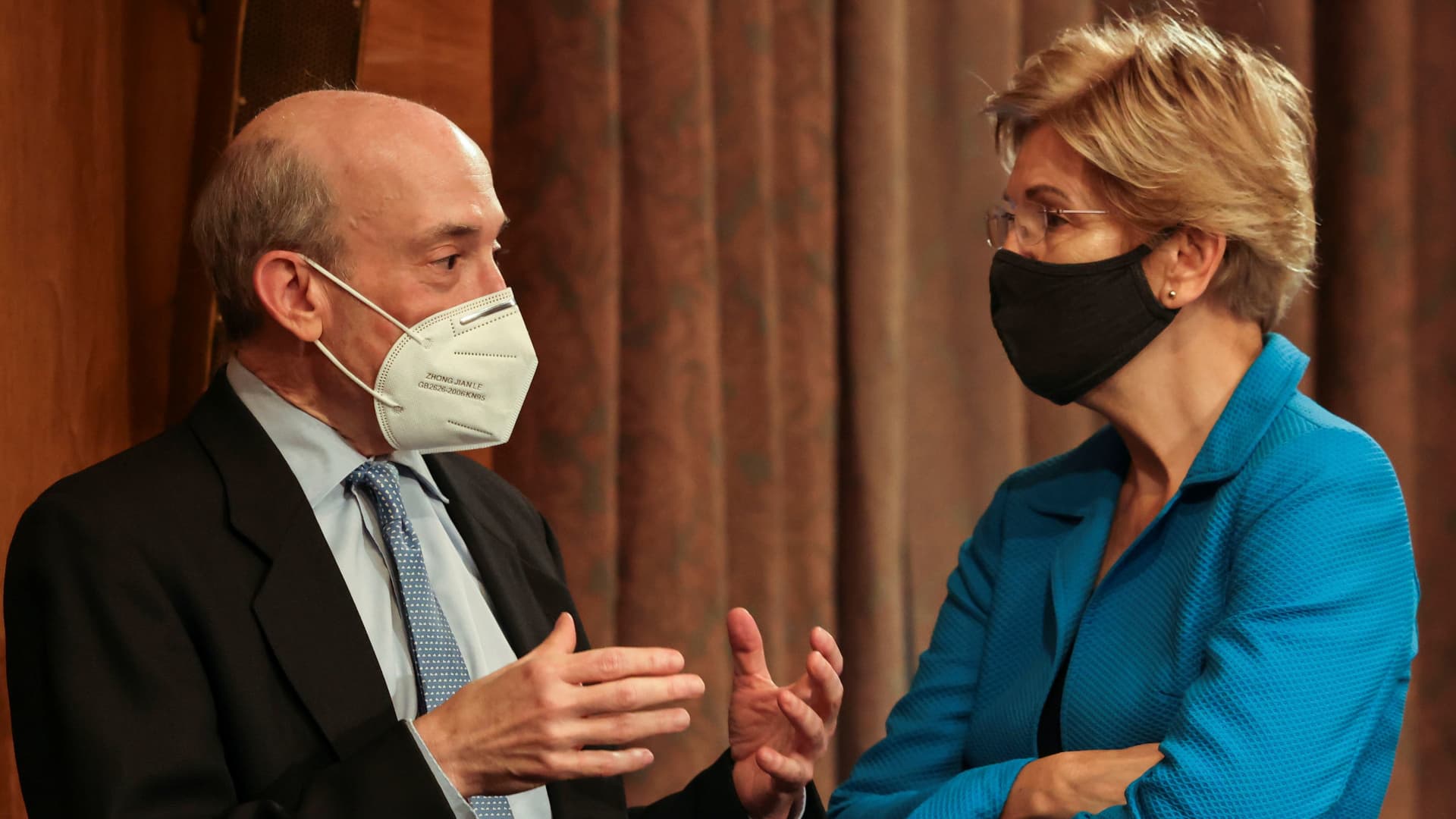 U.S. Securities and Exchange Commission (SEC) Chair Gary Gensler speaks with Senator Elizabeth Warren (D-MA) prior to testifying before a Senate Banking, Housing, and Urban Affairs Committee oversight hearing on the SEC on Capitol Hill in Washington, U.S., September 14, 2021.