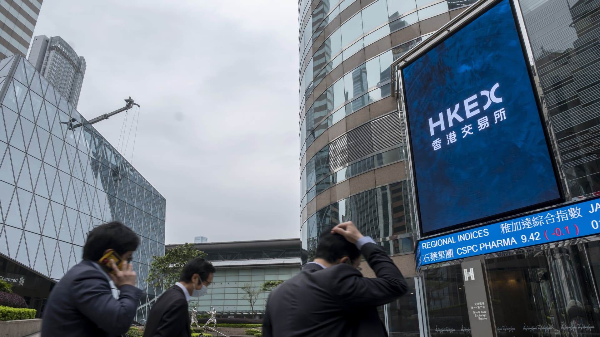 Chinese stocks tumble as tech shares in Hong Kong fall; oil drops more than 4%