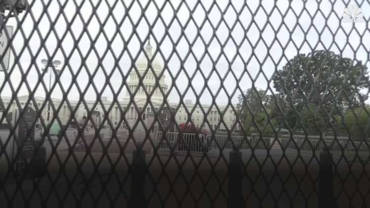Security fence goes up around Capitol ahead of far-right rally