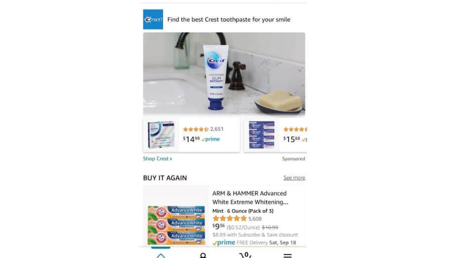 Amazon에서 "치약"에 대한 모바일 검색의 예는 결과 상단에 스폰서 브랜드 광고를 표시합니다.