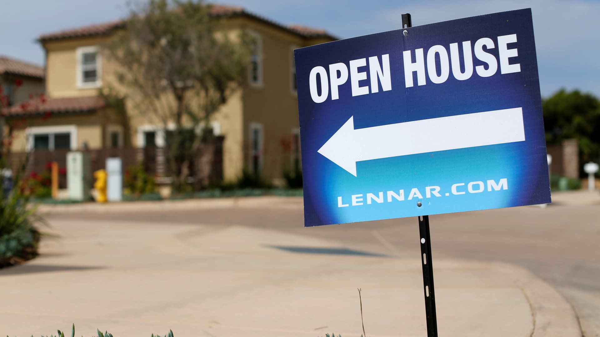 Shares making the major moves after hrs: Lennar, 1st Republic, Western Alliance and far more