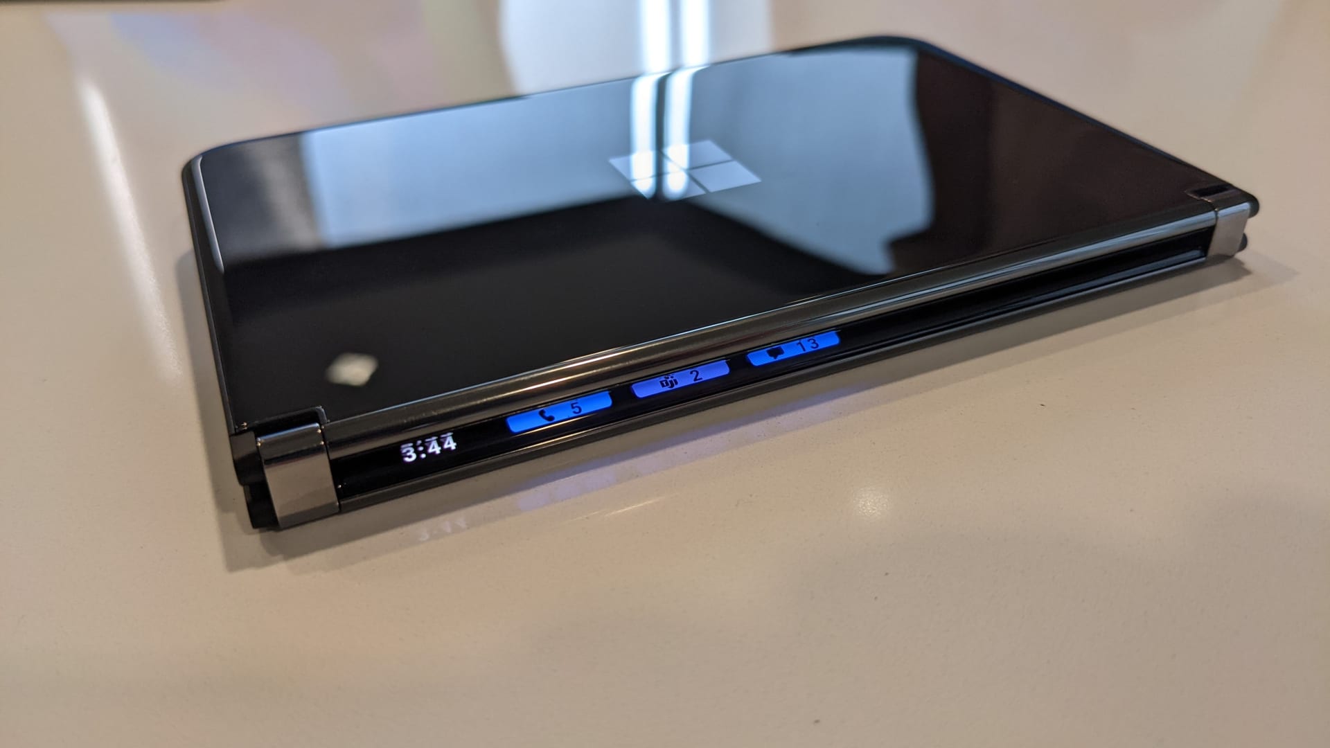 While the two screens of the Surface Duo are closed, the rounded edges of the glass can show the time, as well as the number of missed calls, Teams messages and text messages.