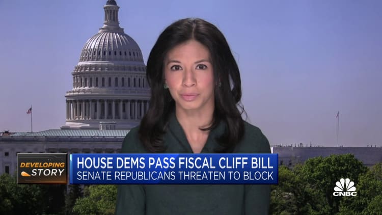 House passes fiscal cliff bill, Senate Republicans threaten to block