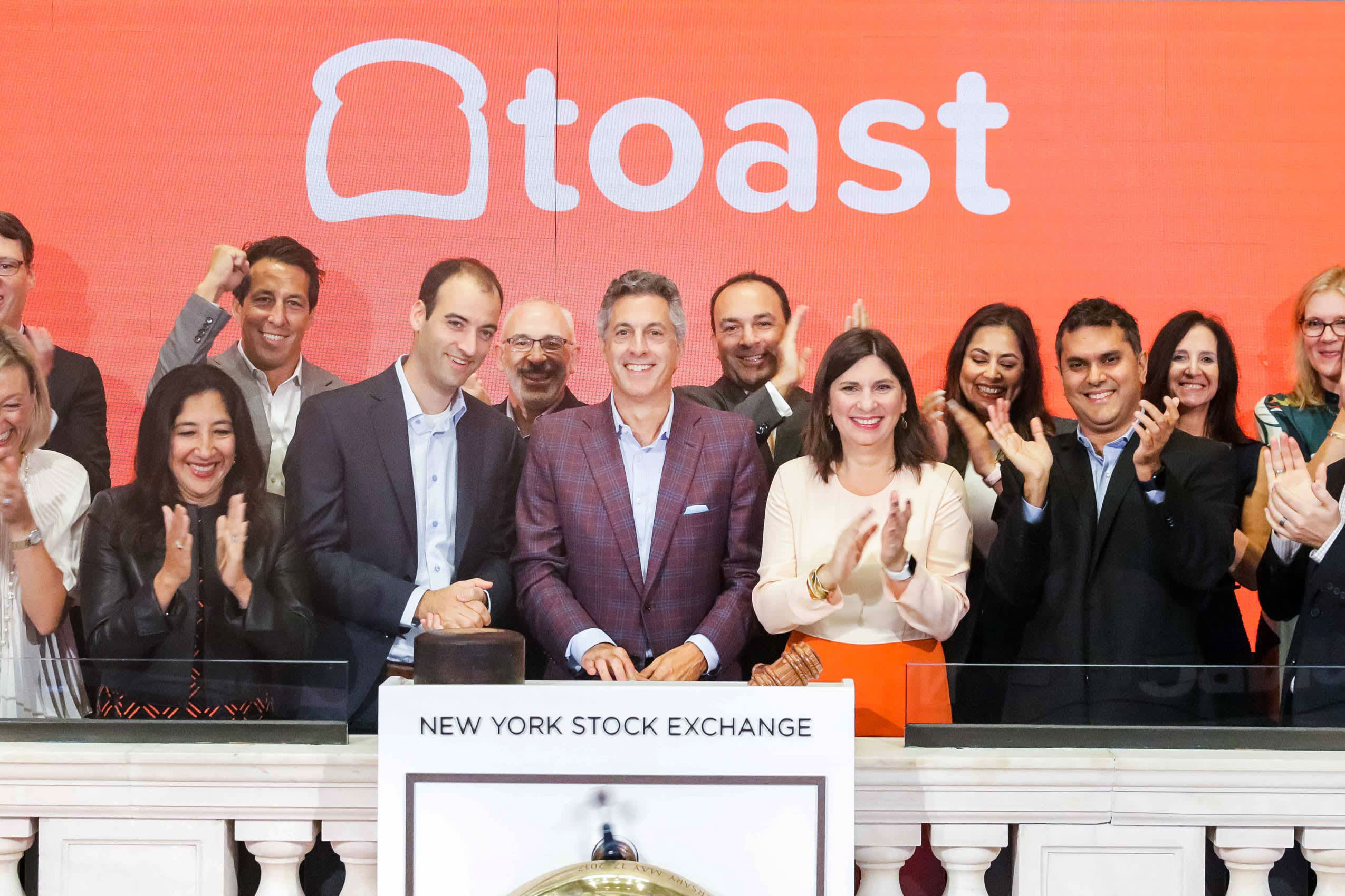 Toast surges 63% in NYSE debut after IPO valued restaurant-tech company at $20 billion – CNBC