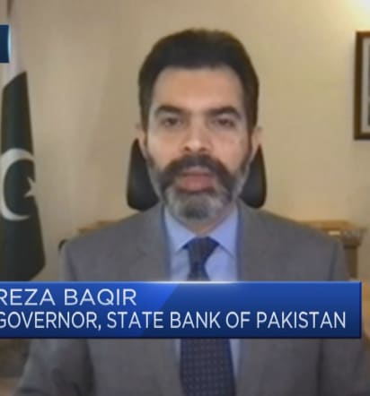 Pakistan's central bank governor discusses decision to raise interest rates