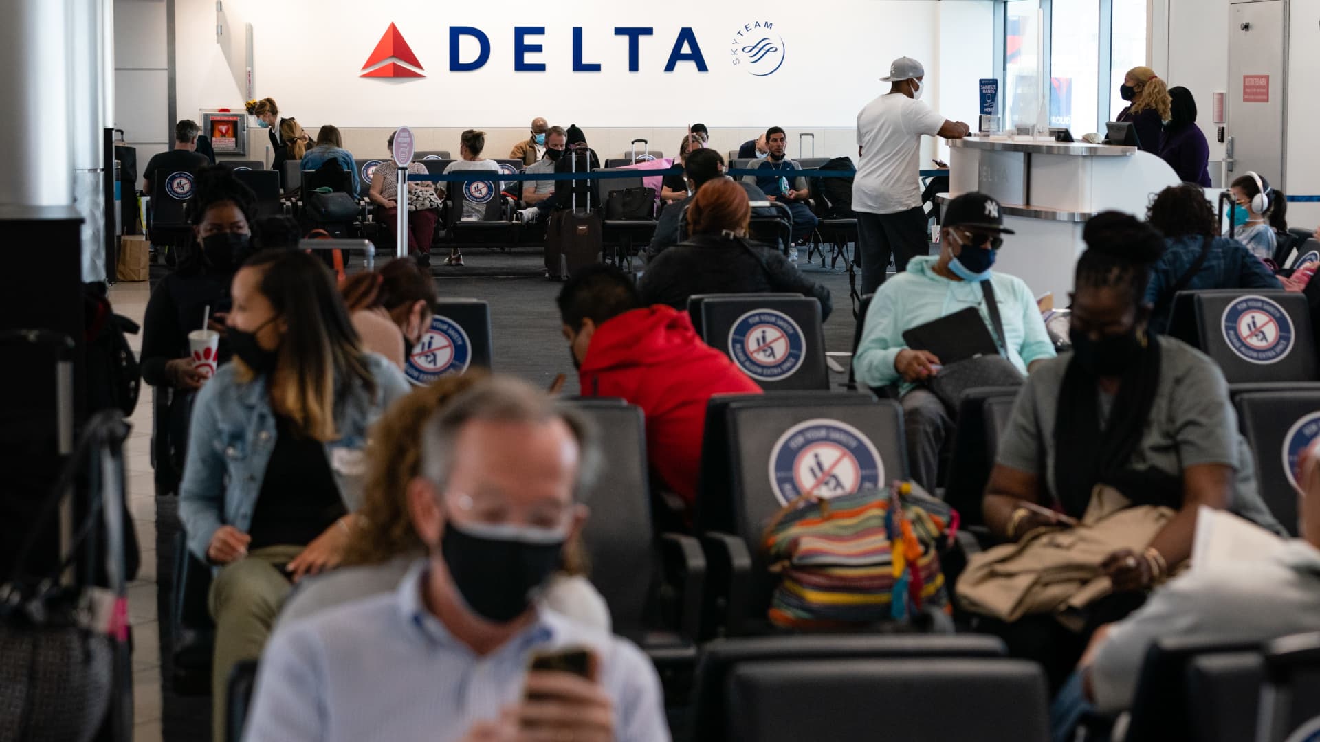 Delta’s health chief thinks the plane mask mandate will soon be lifted
