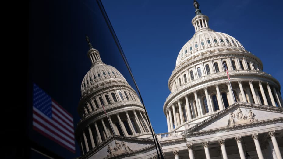 Το Καπιτώλιο των ΗΠΑ εμφανίζεται στις 27 Σεπτεμβρίου 2021 στην Ουάσινγκτον, καθώς το Κογκρέσο επιστρέφει σήμερα σε ένα πλήρες πρόγραμμα εκκρεμών νομοθετικών θεμάτων.