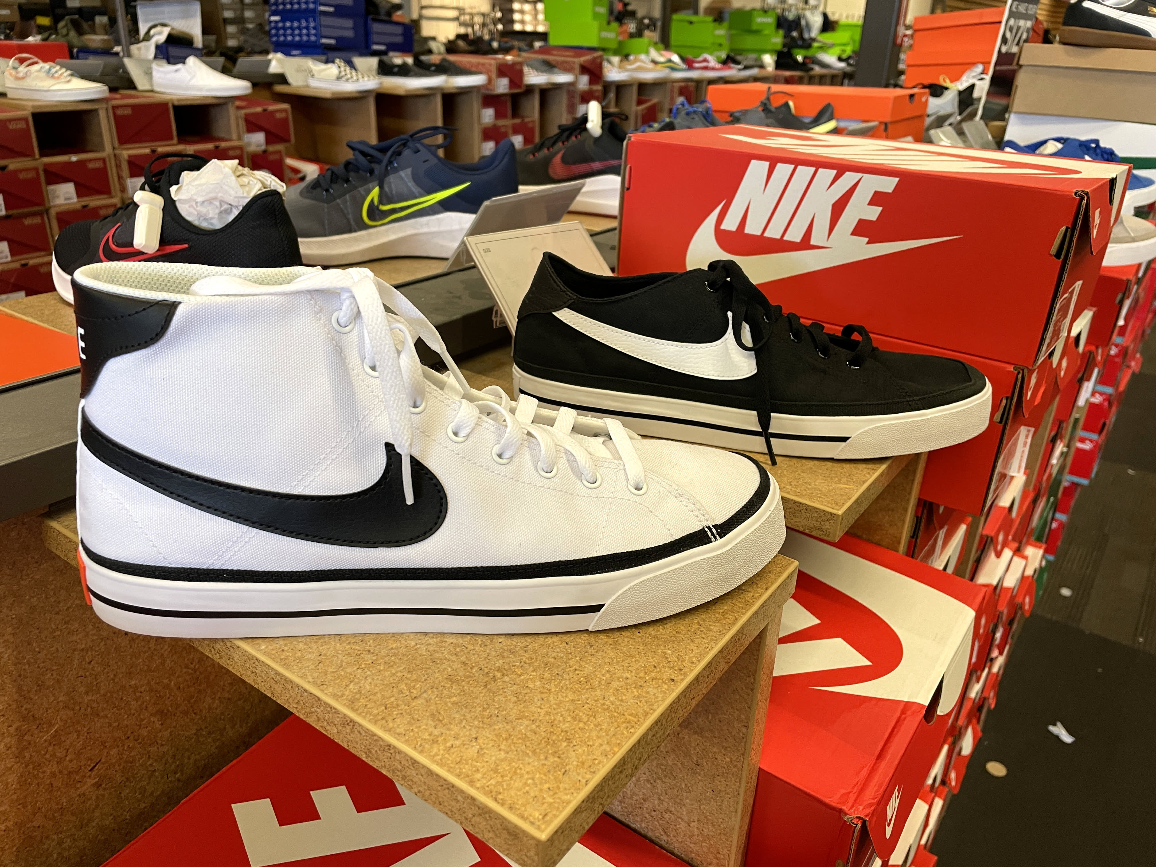 Bergantín elección Hasta aquí Nike cries foul over virtual shoes, suing retailer that sells sneaker NFTs