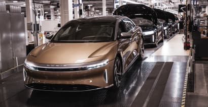 Electric vehicle maker Lucid reports loss but stands by production guidance