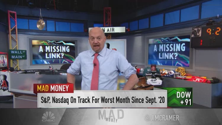 Jim Cramer breaks down Wednesday's trading, says the market is 'full of absurdity'