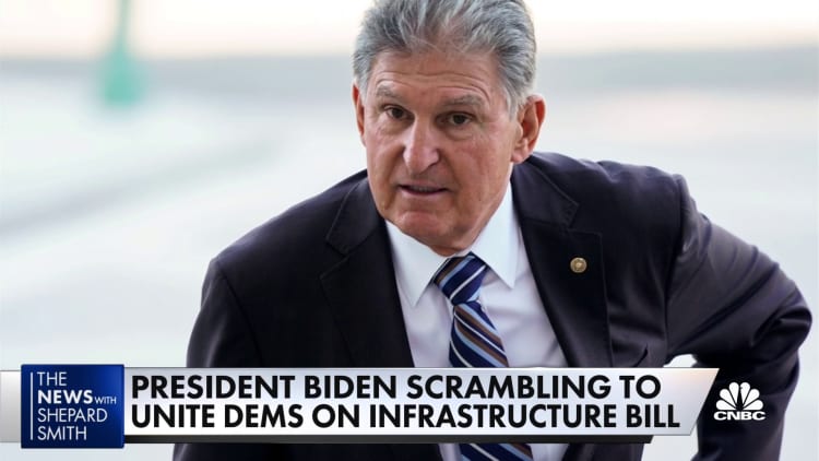 Biden scramble to unite Democrats on infrastructure bill