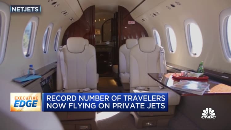 Record number of travelers are now flying on private jets