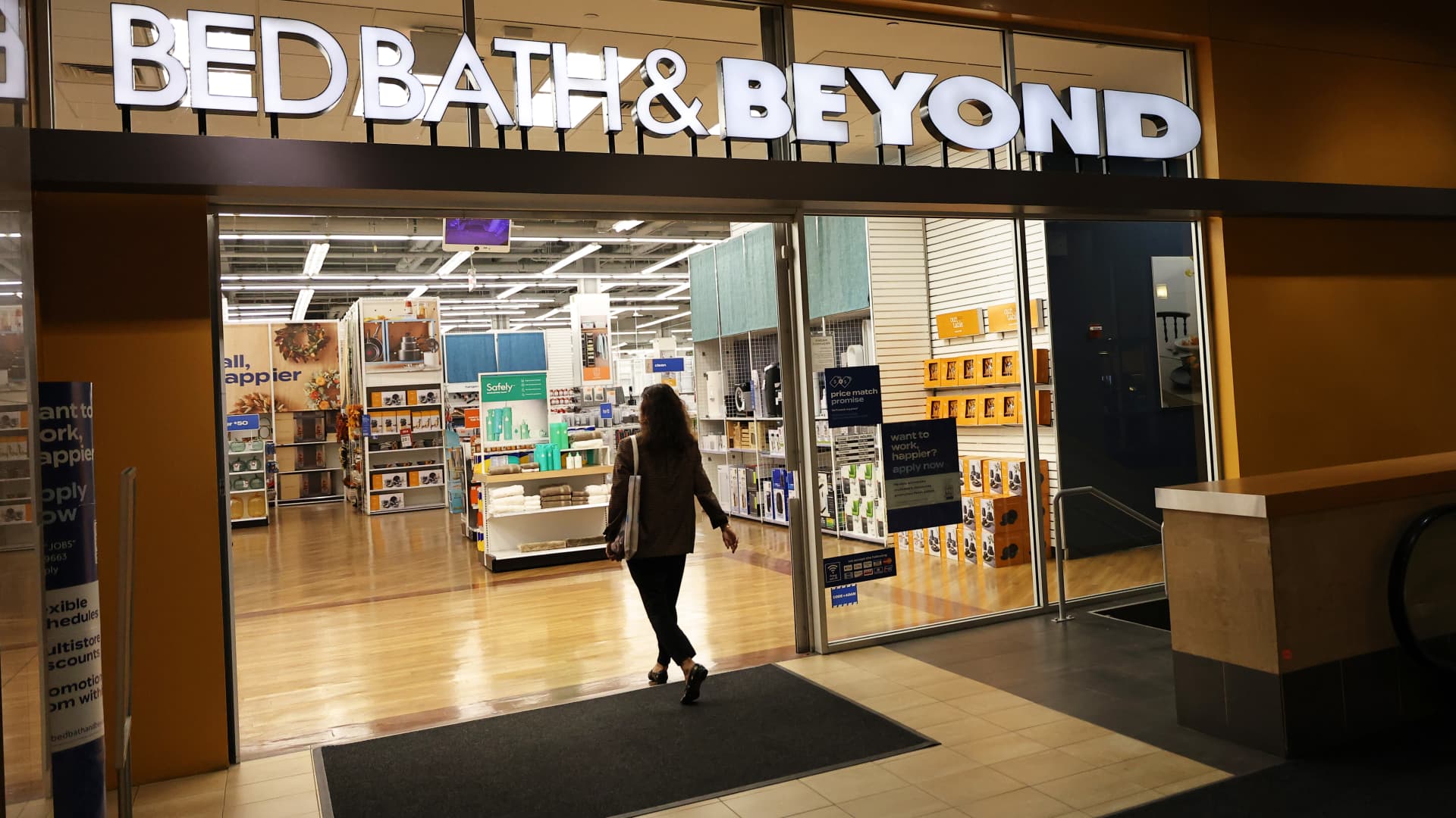 A person enters a Bed Bath & Beyond store on October 01, 2021 in the Tribeca neighborhood in New York City.