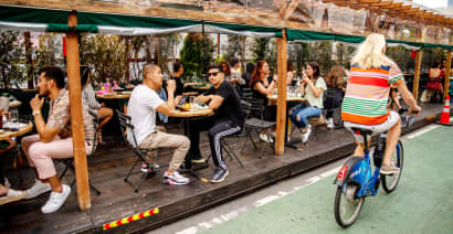 Restaurant owners nationwide push to make street-side dining permanent