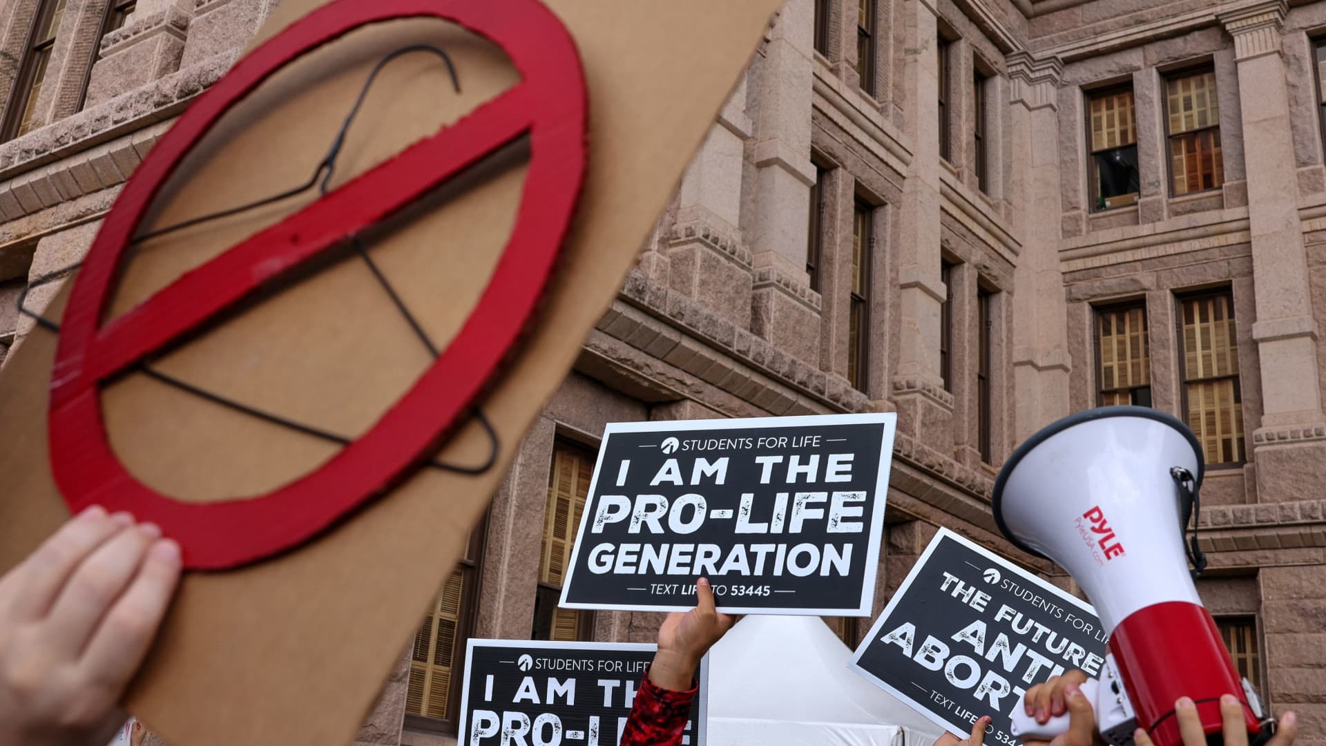 Anti-abortion protestors demonstrate during the nationwide Women's March, held after Texas rolled out a near-total ban on abortion procedures and access to abortion-inducing medications, in Austin, Texas, U.S., October 2, 2021.