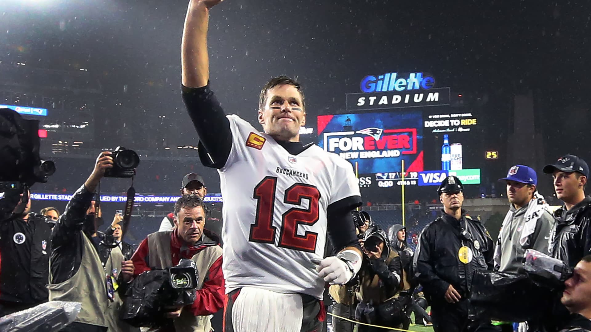 Tom Brady waves to cheering fans as he leaves the field following the Bucs victory. The New England Patriots host the Tampa Bay Buccaneers in a regular season NFL game at Gillette Stadium in Foxborough, MA on Sunday, Oct. 3, 2021.