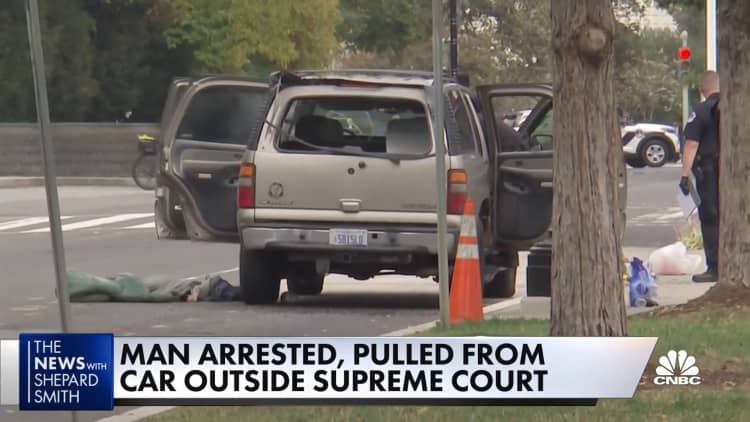 Man removed from car and arrested outside Supreme Court