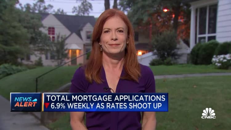 Refinance applications fall to lowest level in three months as rates shoot up