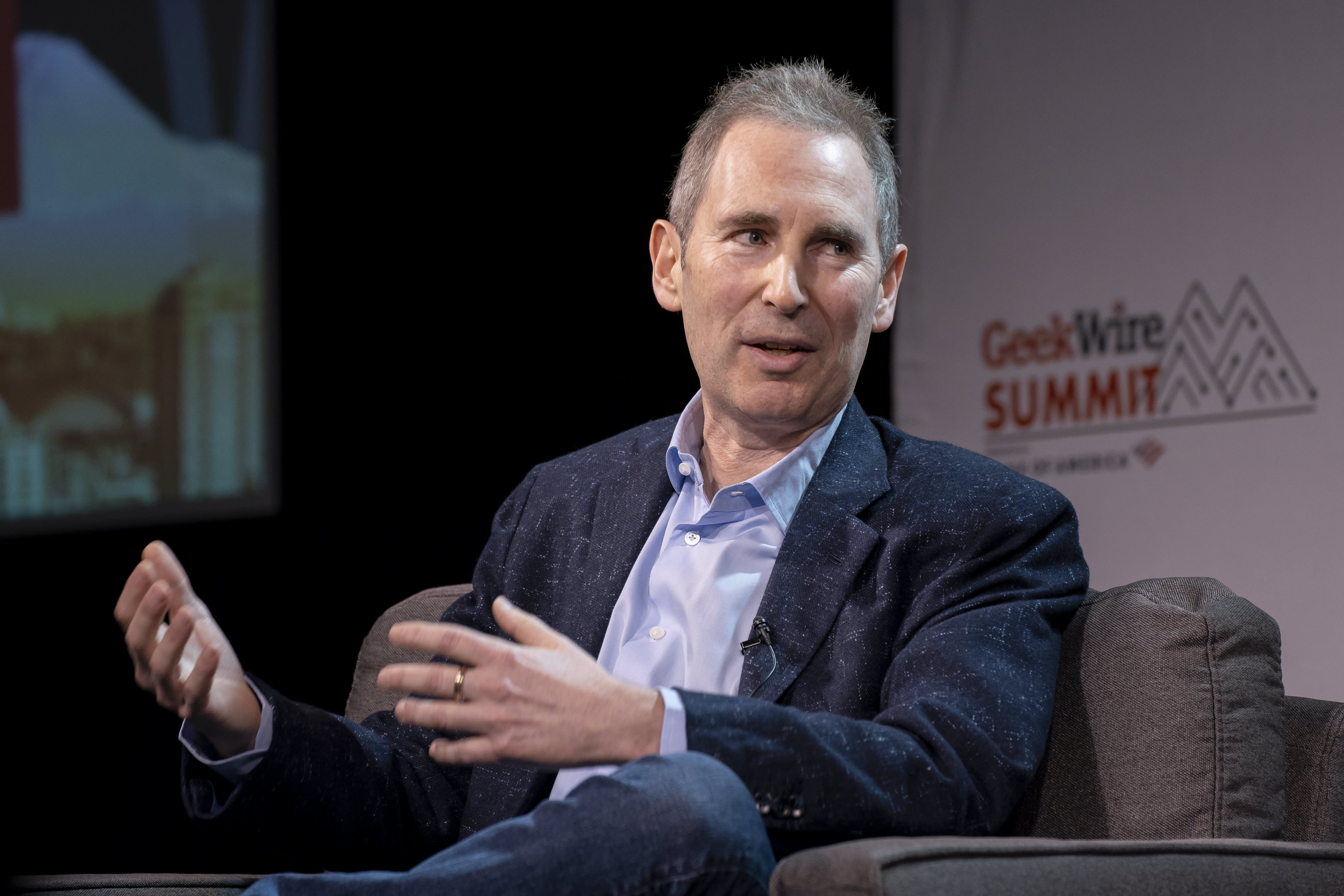 Amazon CEO Andy Jassy needs to take a page out of Mark Zuckerberg's cost-cutting playbook at Meta