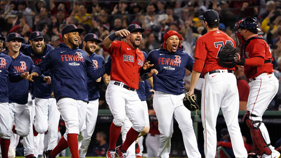 Photos of Red Sox/Yankees Throwback Game – SportsLogos.Net News