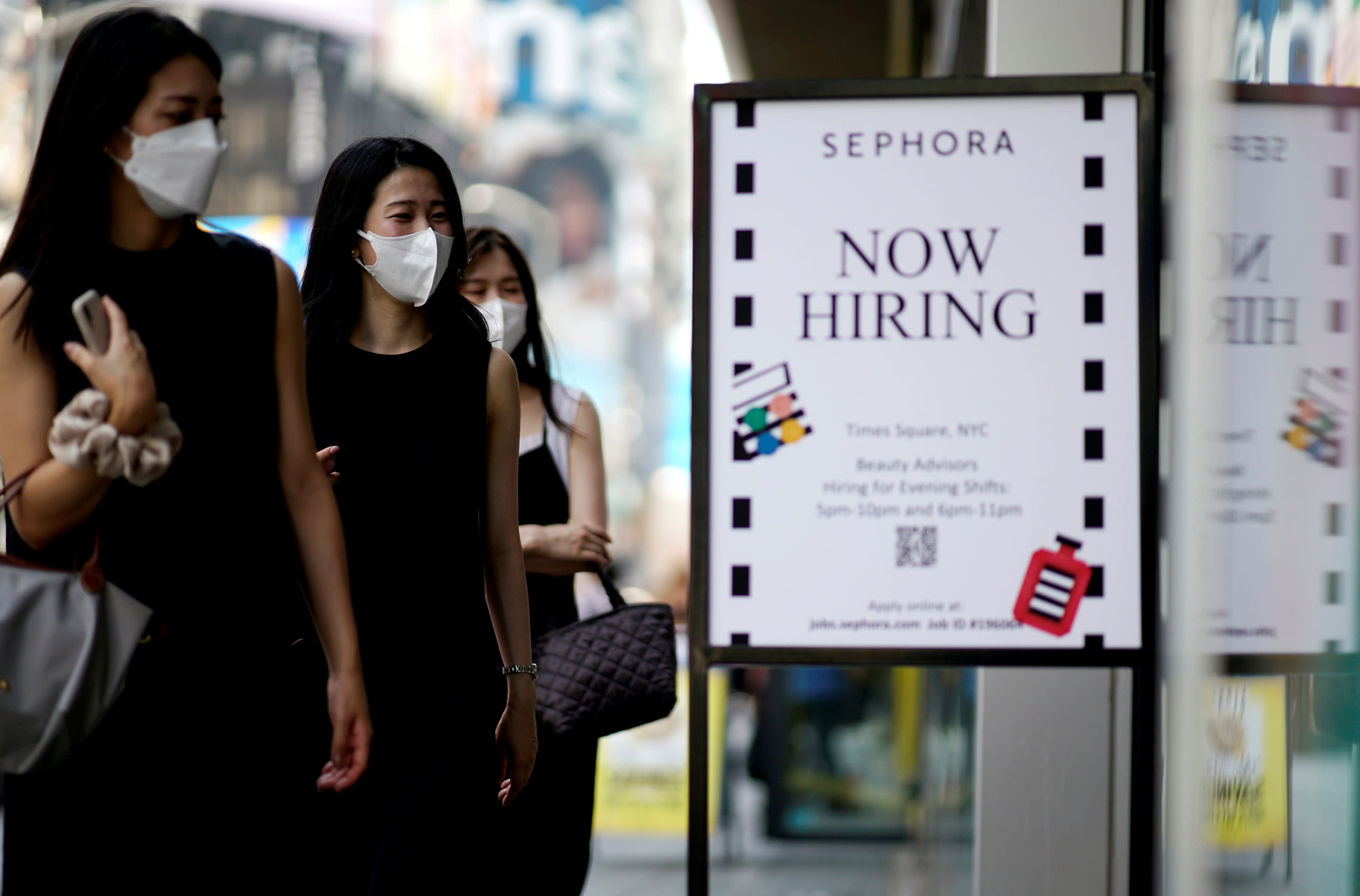 Jobless claims fall below 300000 for the first time since the pandemic began – CNBC