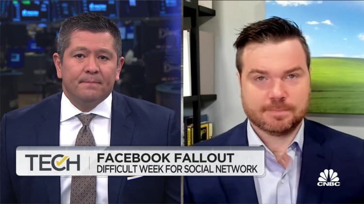 Facebook doesn't feel like it has any wind in its sails, says NYTimes columnist