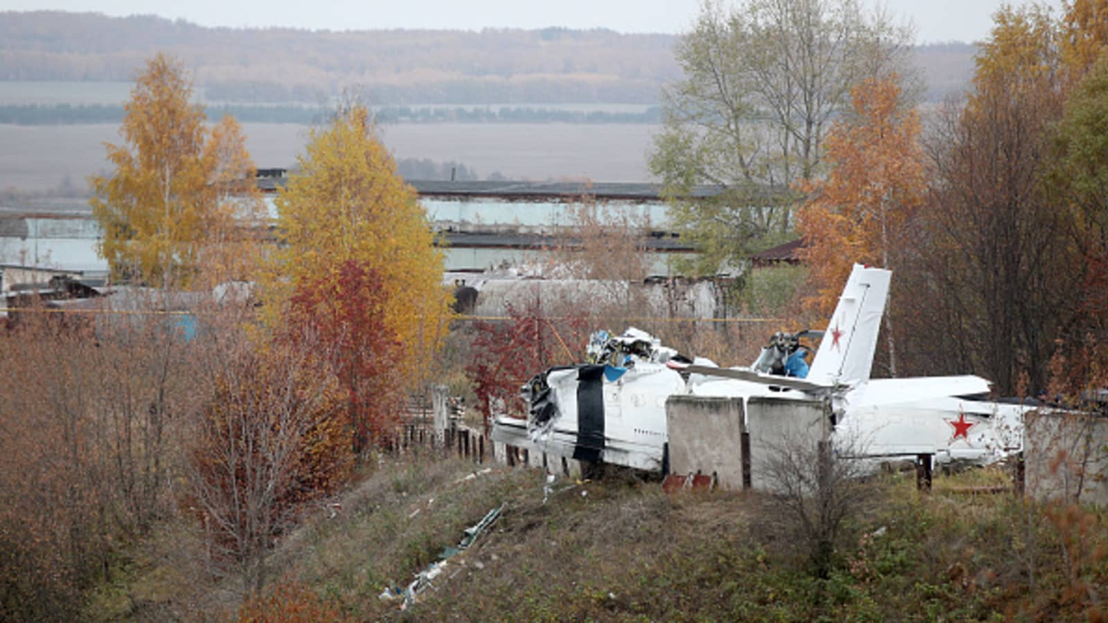 Russian plane carrying parachutists crashes, 16 killed