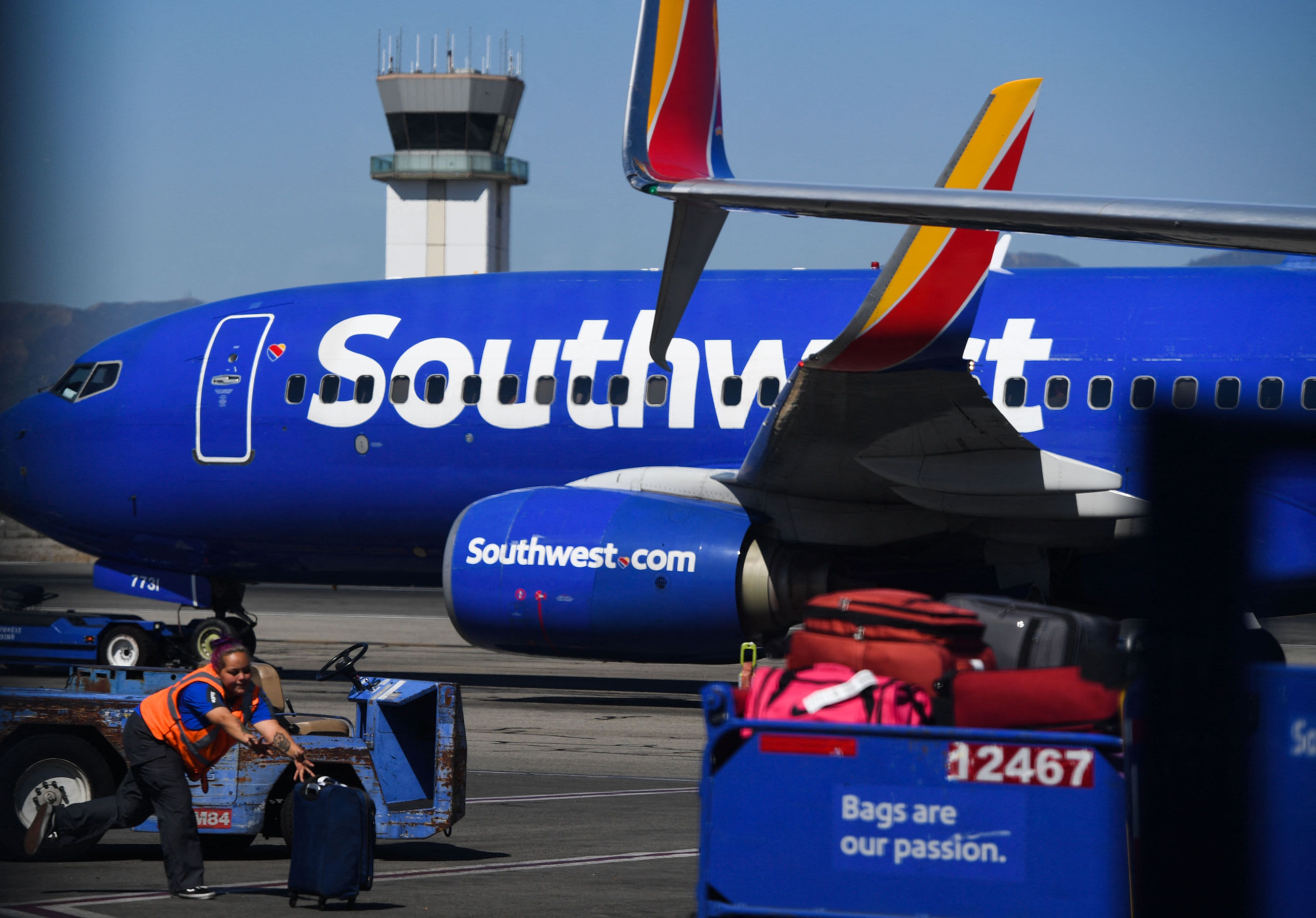 Southwest offers employees extra pay, frequent flights to avoid holiday interruptions