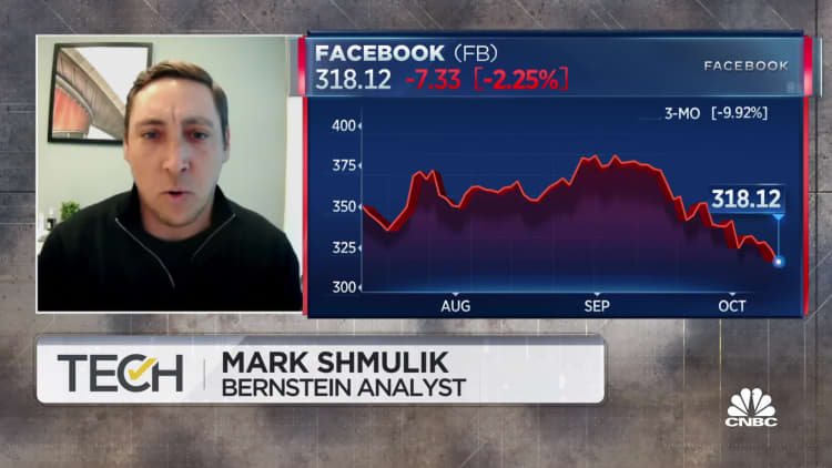 I don't see mid-term risk for Facebook, Bernstein analyst says