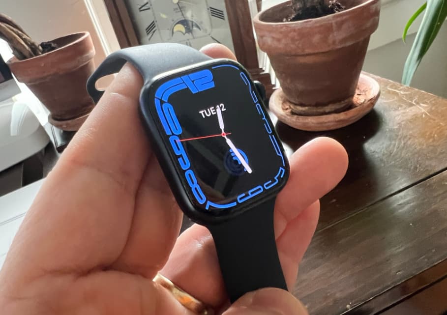 耐用的Apple Watch Series 8 将推出全新设计