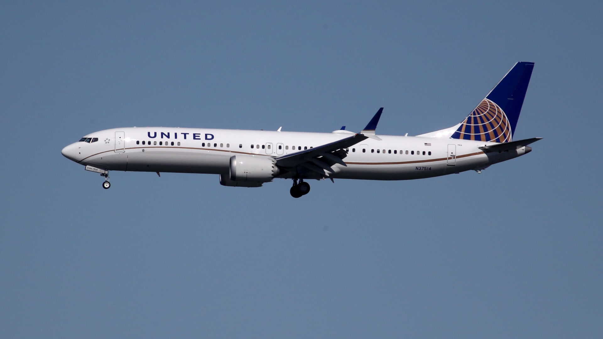 United Airlines shares surge on higher profit and strong demand forecast – CNBC
