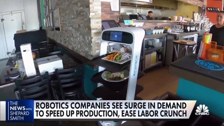 Restaurants turn to robots to deal with worker shortage