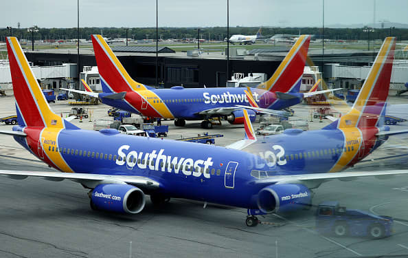 Southwest weighs bringing onboard booze back this spring