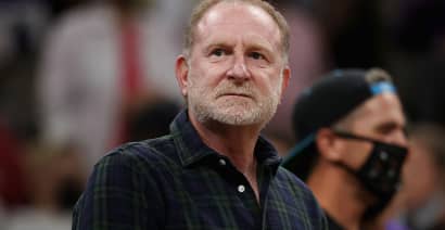 Phoenix Suns, Mercury owner Robert Sarver to sell teams after harassment report