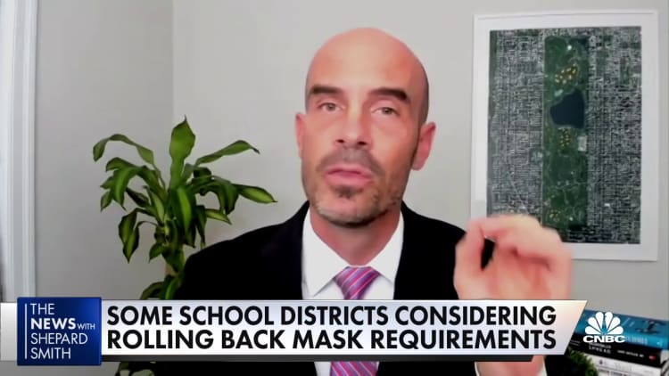 Harvard professor calls for firm deadlines to roll back school mask requirements