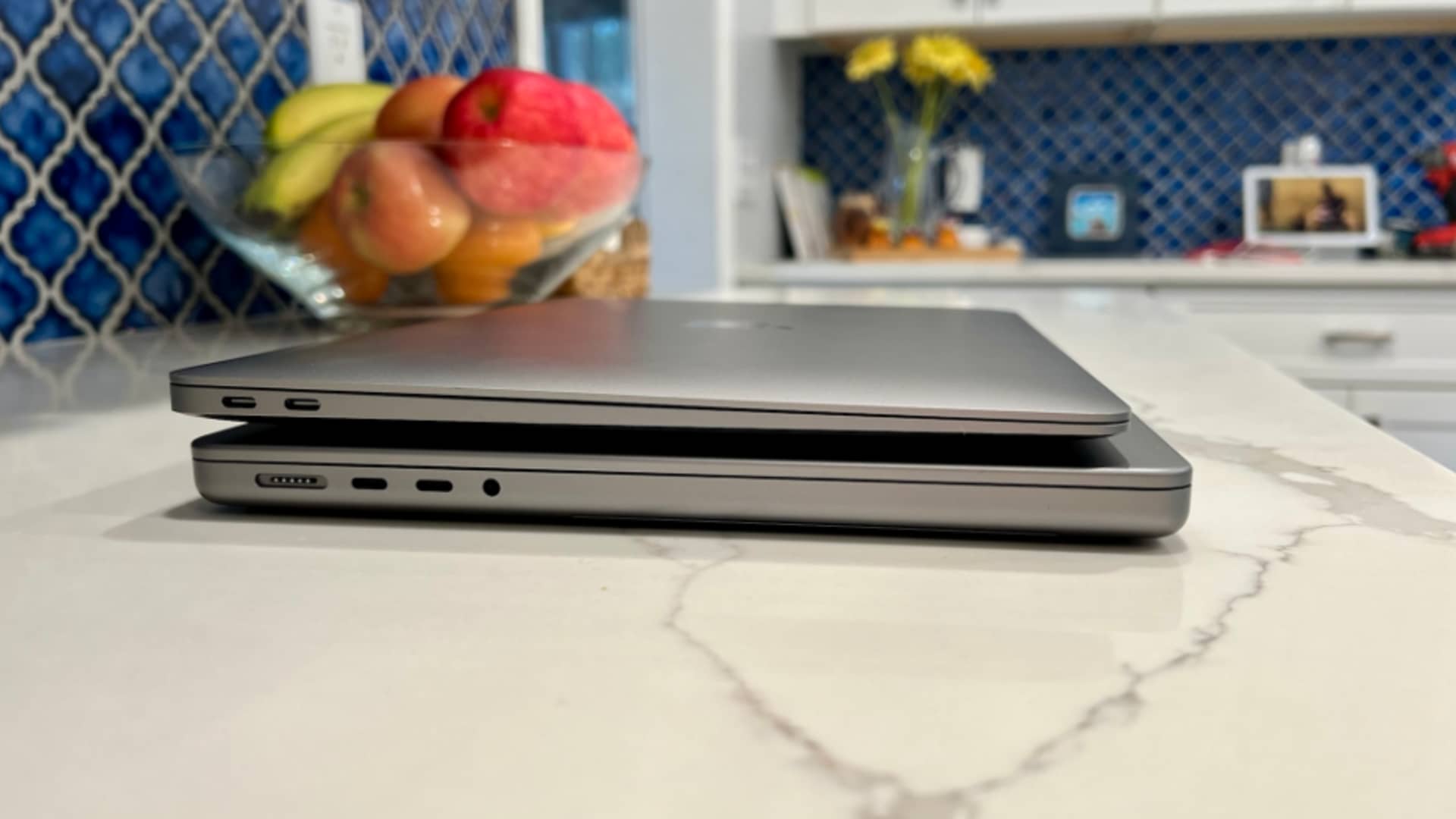 2020 MacBook Air on top of 2021 14-inch MacBook Pro