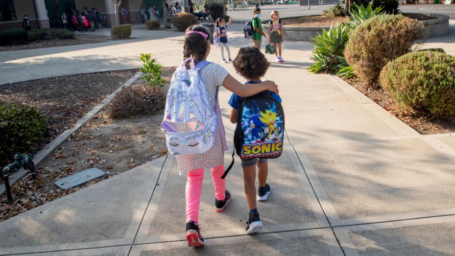 Students make their way to class for the first day of school at Tustin Ranch Elementary School in Tustin, CA on Wednesday, August 11, 2021.