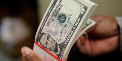 U.S. dollar rises as yen weakness resumes