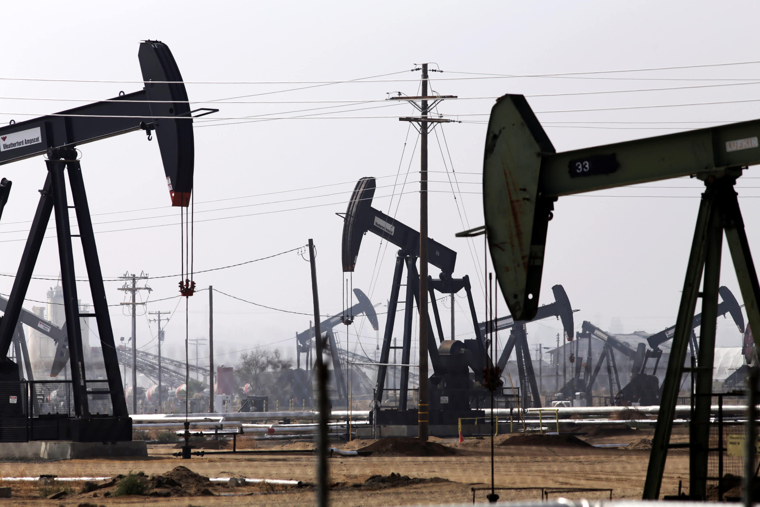 Oil is expected to continue to fluctuate in 2023, but prices may depend on China reopening