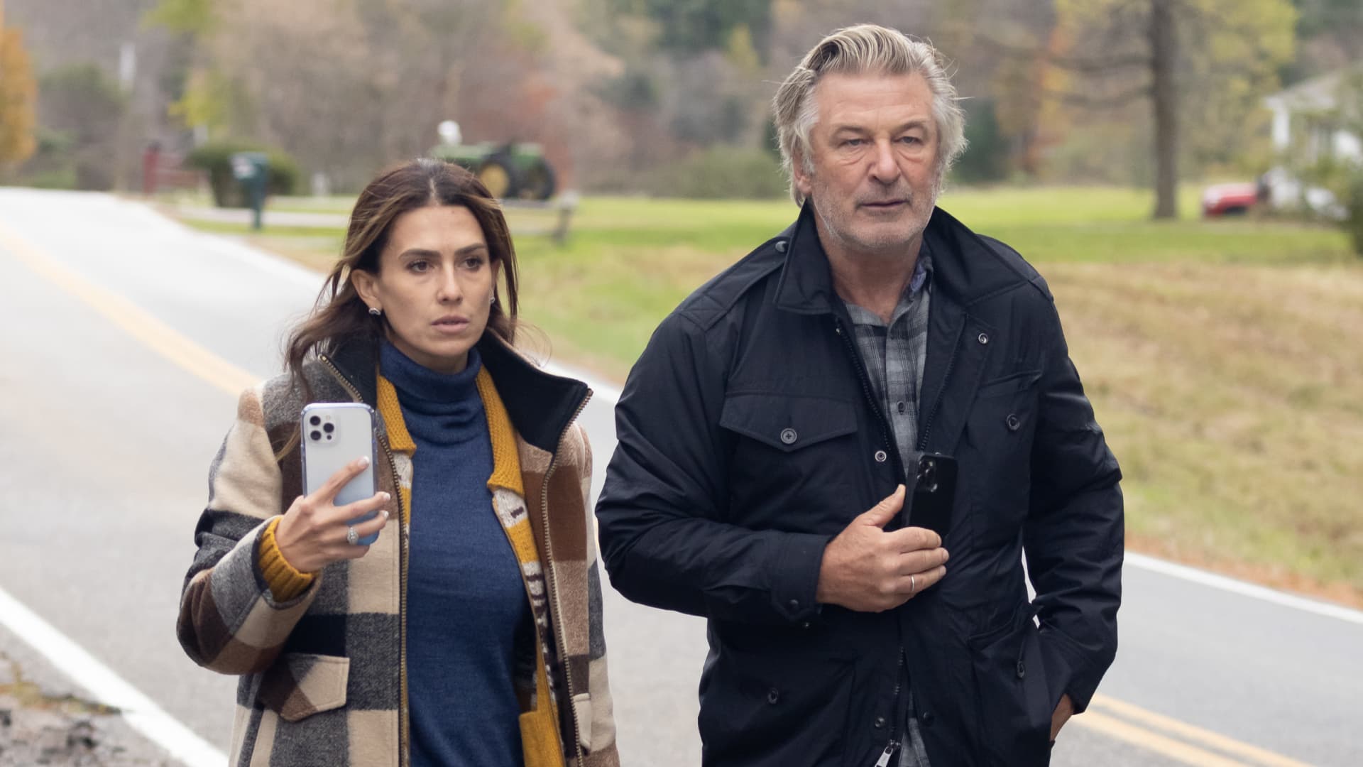 Alec Baldwin to be charged with involuntary manslaughter in ‘Rust’ film set taking pictures