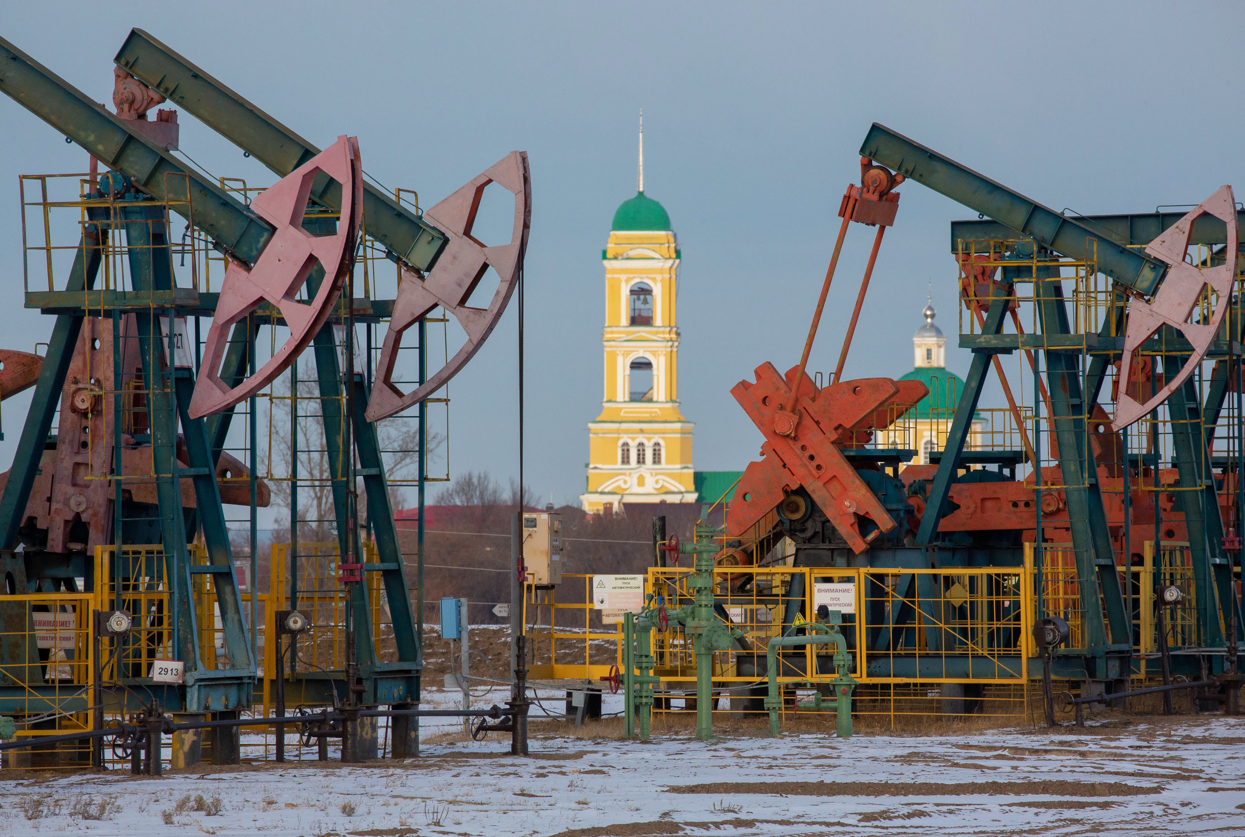 U.S. oil jumps to 7-year high above $101 a barrel as Russian assault prompts sup..