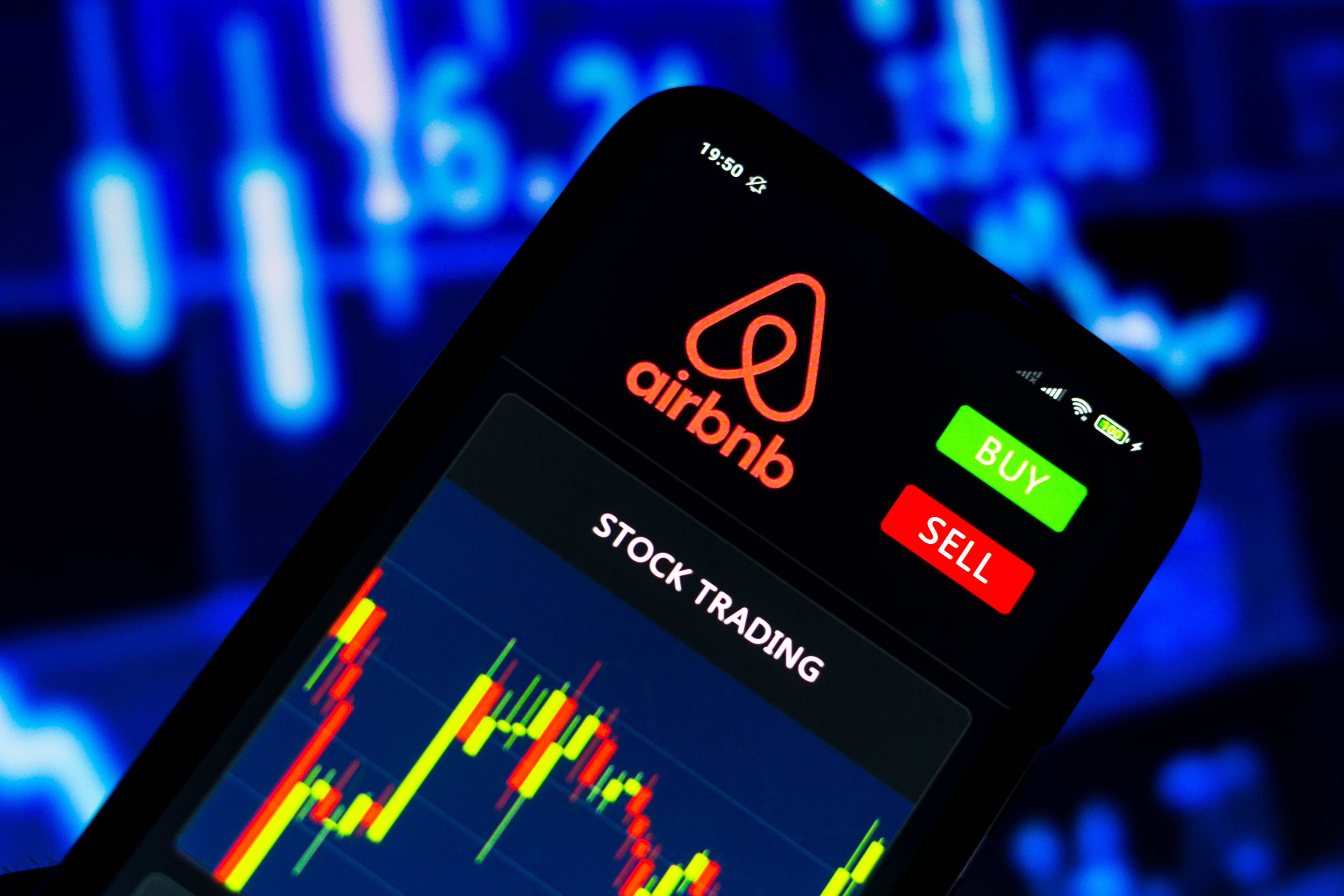 Jim Cramer says Airbnb’s recent weakness is a buying opportunity