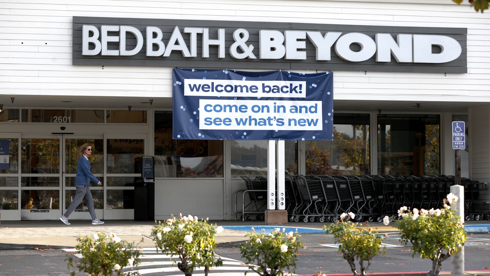 Bed Bath & Beyond posts disappointing results after low inventory hurt business in the holiday quarter – CNBC