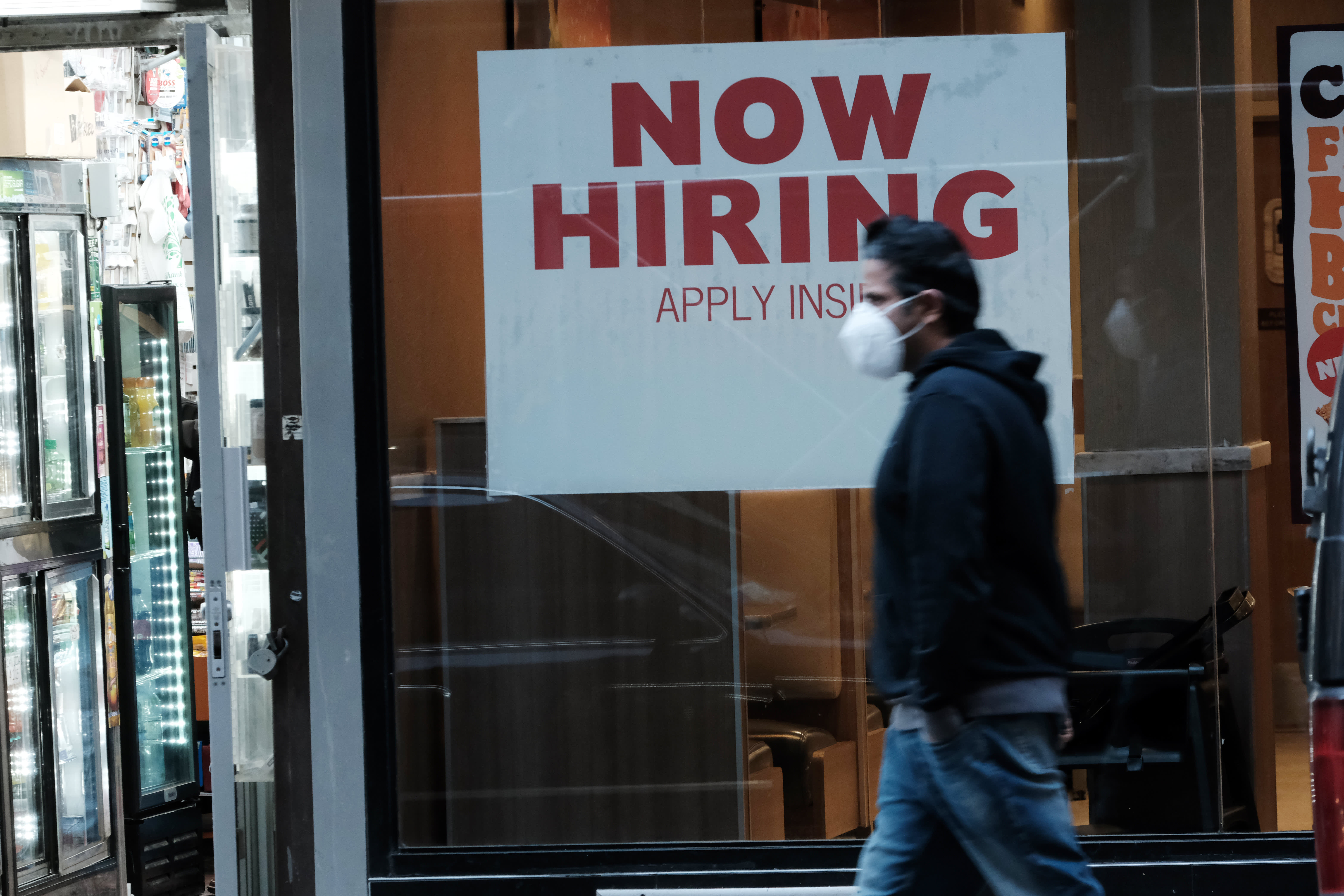 Jobless claims total 215,000, fewer than expected; productivity rises 6.6%