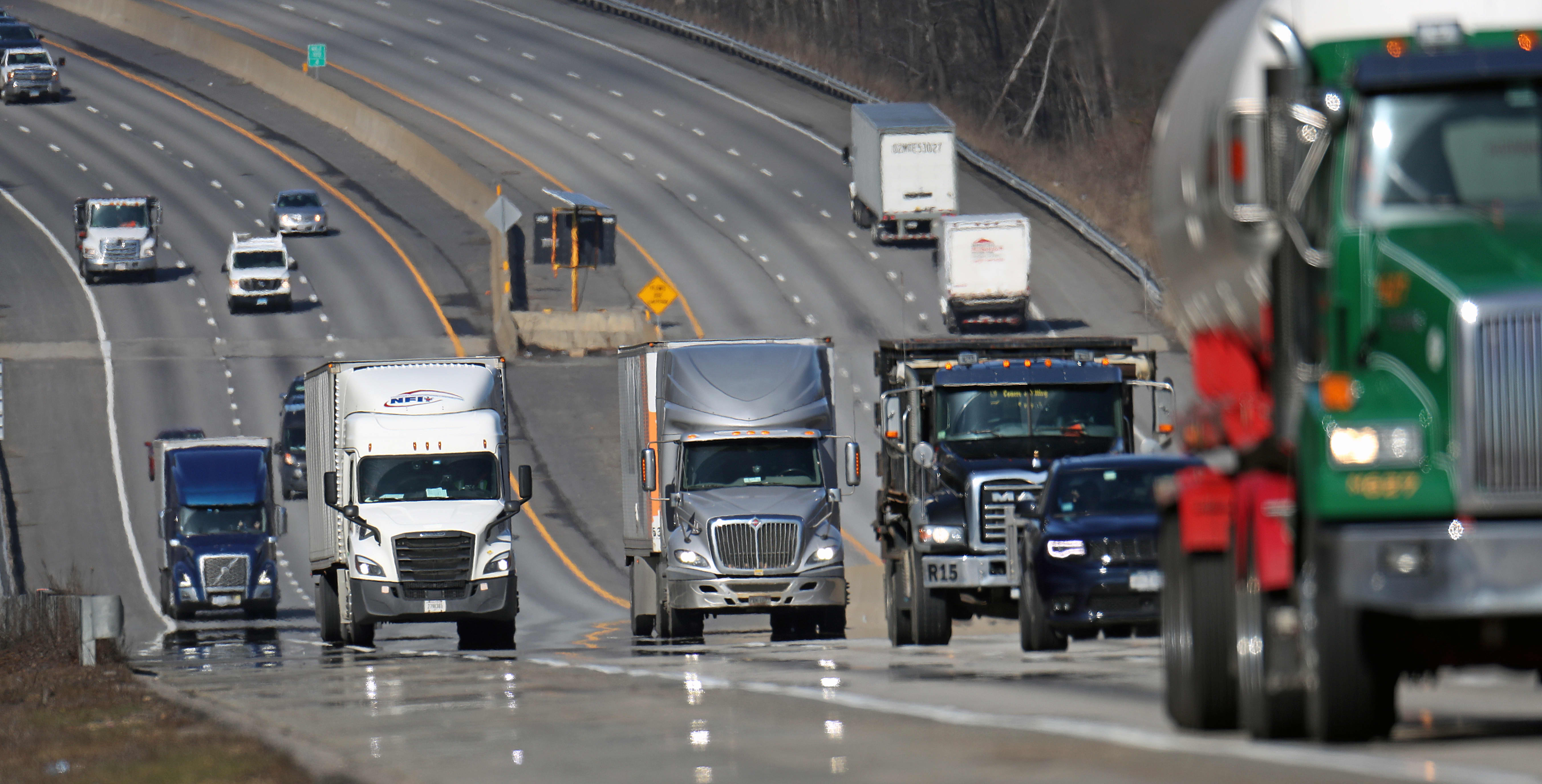 Labor secretary says most truck drivers are exempt from Covid mandate, handing i..