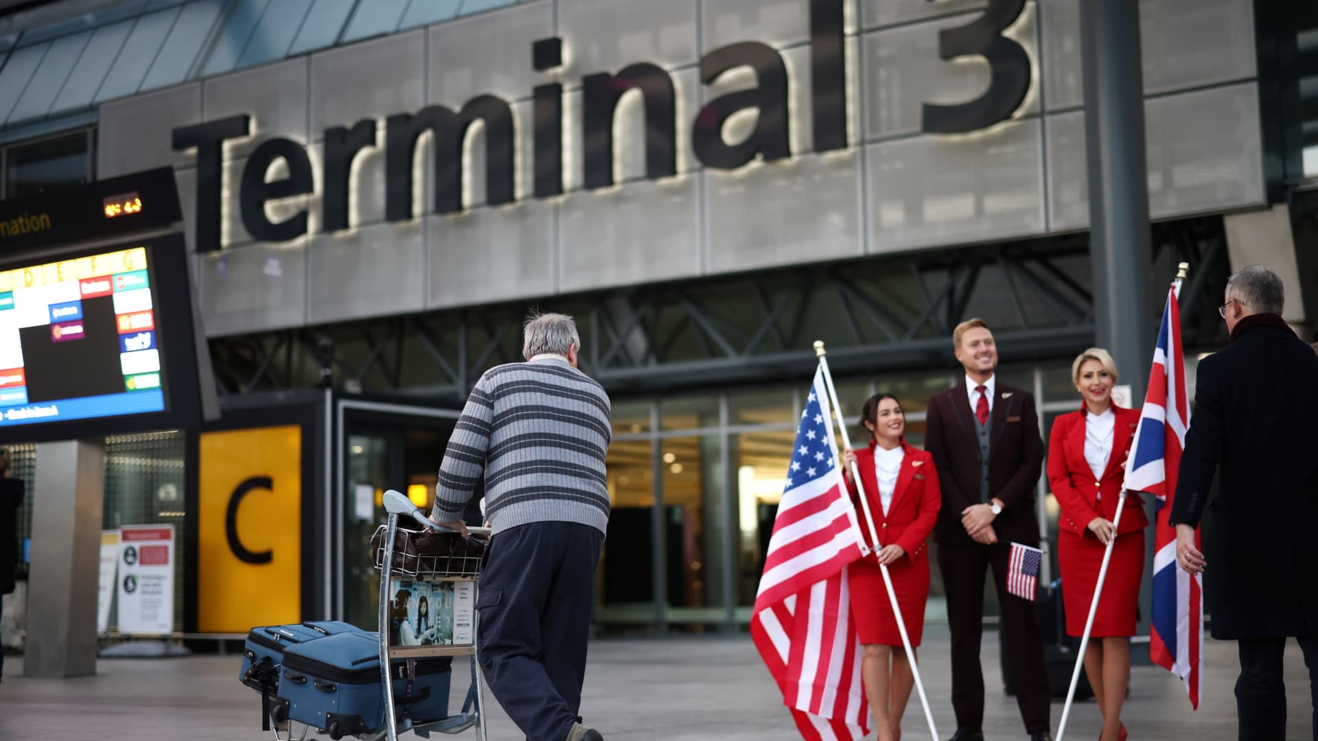 A traveller arrives at Heathrow Airport Terminal 3, following the lifting of restrictions on the entry of non-U.S. citizens to the United States imposed to curb the spread of the coronavirus disease (COVID-19), in London, Britain, November 8, 2021.