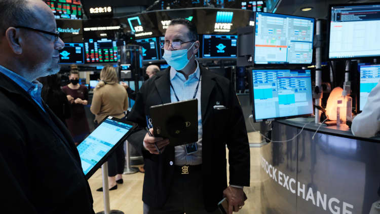 U.S. futures signal mixed open after major averages close at record highs