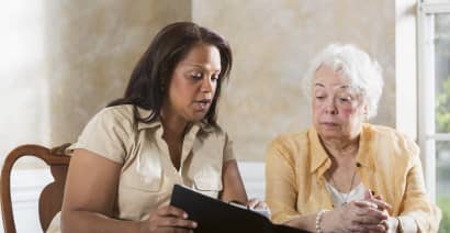 Op-ed: Recent widows need financial guidance after a spouse's death