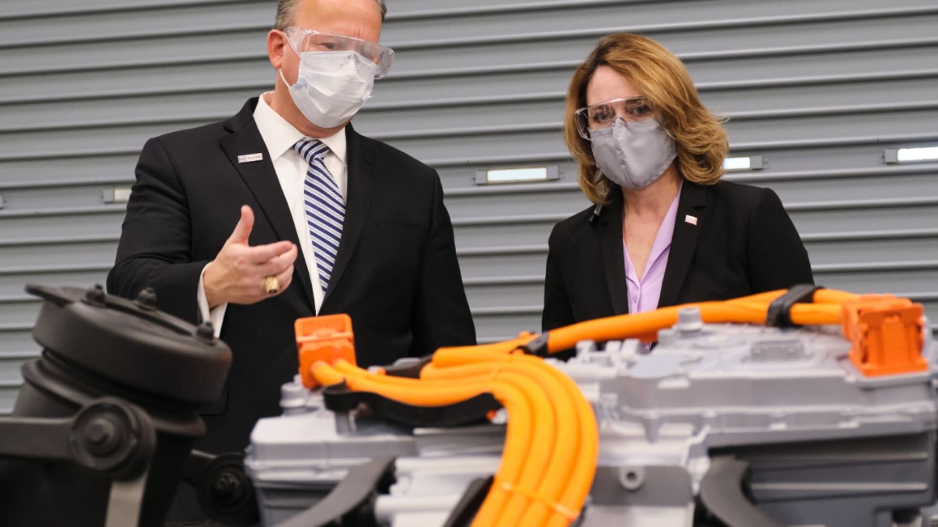 GM Defense President Steve duMont talks with U.S. Deputy Secretary of Defense Kathleen Hicks on Nov. 8, 2021 inside General Motors' battery lab at its technical center in Warren, Mich.
